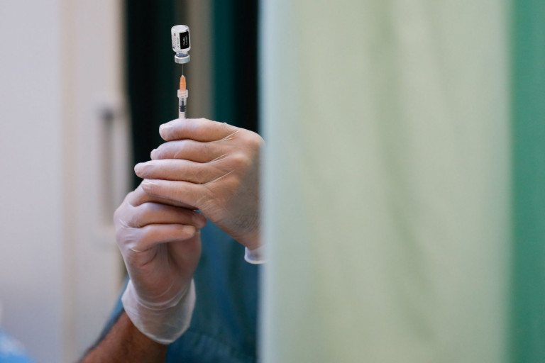 Καρκινοπαθείς – Δύο νέες μελέτες επιβεβαιώνουν ότι οι πλήρως εμβολιασμένοι για τον κοροναϊό χρειάζονται και τρίτη δόση