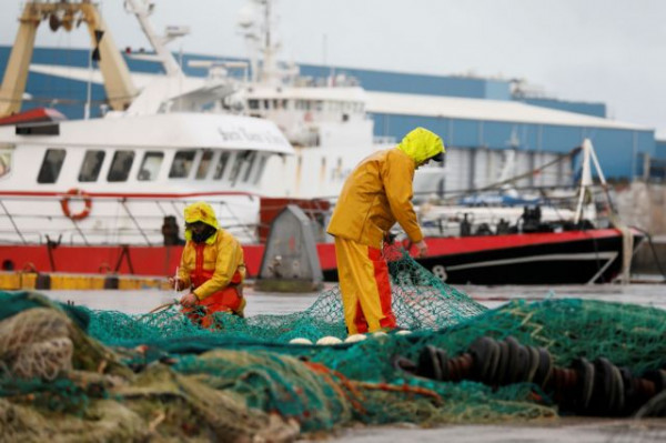Γαλλία – Οι ψαράδες απειλούν με αποκλεισμούς λιμανιών