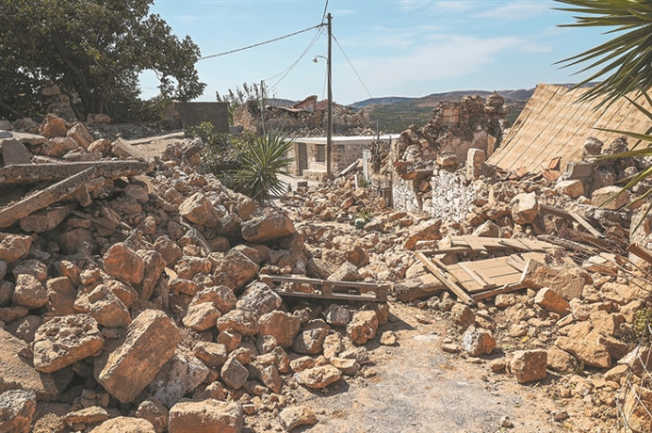 Φονικός συνδυασμός – Χώρα σεισμών με ετοιμόρροπα κτίρια – Τι πρέπει να γίνει