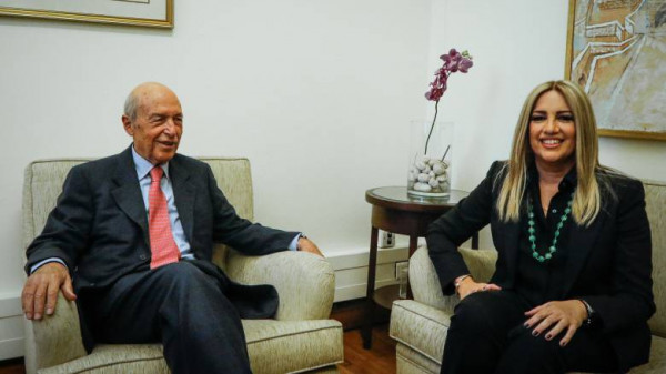 Ευχές από τον Κώστα Σημίτη στη Φώφη Γεννηματά για ταχεία ανάρρωση