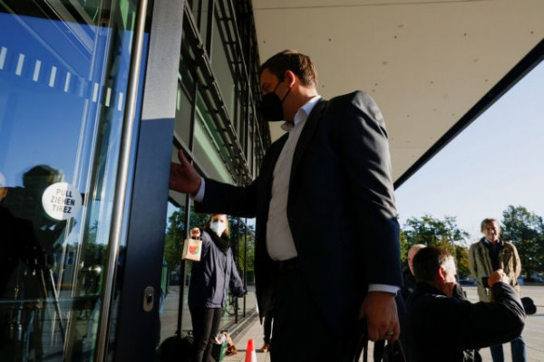 Γερμανία – Άρχισαν οι διερευνητικές επαφές μεταξύ SPD, Πρασίνων και FDP