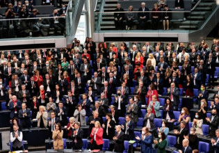 Γερμανία – Πρώτη συνεδρίαση για την Bundestag με τη νέα σύνθεση