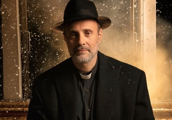 Κωνσταντίνος Γιαννακόπουλος – Άρχισε να χαμηλώνει τα φώτα και να βάζει το χέρι του σε επίμαχα σημεία