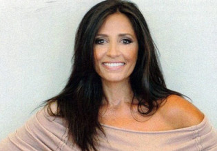 Συμπέθεροι από τα Τίρανα – Η «κυρία του κυρίου» βουλευτή Νίνα Λαλαμπίρδα ζωντανά από το Κουδουνάρι