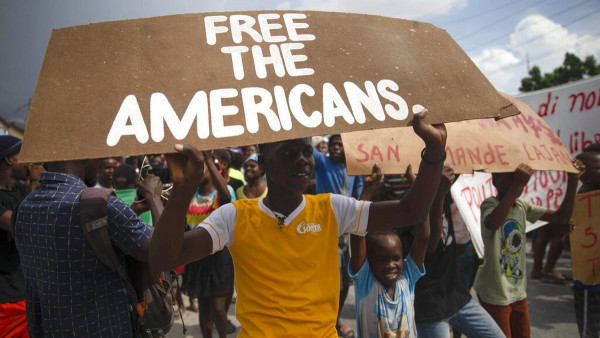 Αϊτή – Αποδείξεις ότι ζουν οι 17 όμηροι της αμερικανικής ιεραποστολής
