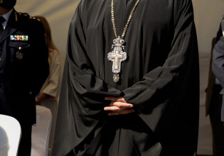 Ανεμβολίαστοι – 60 με 70% των ιερέων και έως το 90% των μοναχών δεν έχουν κάνει το εμβόλιο