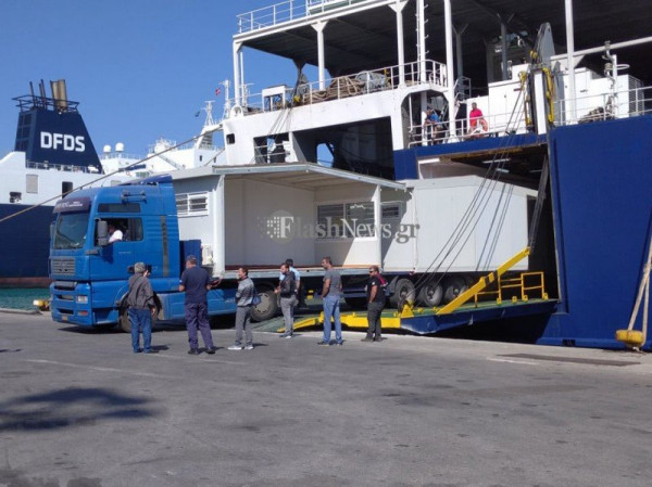 Ηράκλειο – Έφτασαν άλλοι 13 οικίσκοι για τους σεισμόπληκτους – Γιατί πήγαν πρώτα στη Σούδα