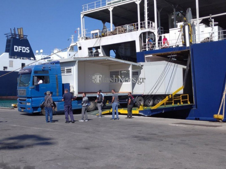 Ηράκλειο – Έφτασαν άλλοι 13 οικίσκοι για τους σεισμόπληκτους – Γιατί πήγαν πρώτα στη Σούδα