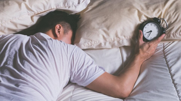 Πώς επηρεάζει τον ύπνο μας το περπάτημα – Τι αποκαλύπτει νέα έρευνα