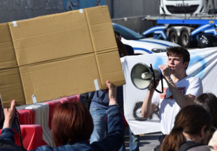 Ιταλία – Διαδηλώσεις στη Ρώμη κατά του φασισμού – Μέλη των συνδικάτων φτάνουν με λεωφορεία και τρένα από όλη τη χώρα