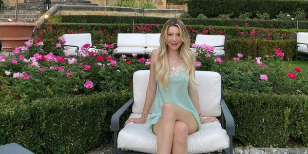 Ιβ Τζομπς – Αυτή είναι η καλλονή κόρη του γκουρού της Apple – Γιατί δεν δικαιούται τίποτα από την αμύθητη περιουσία