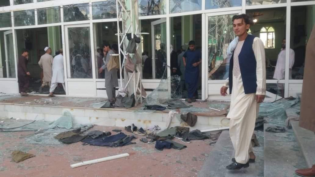 Αφγανιστάν – Τουλάχιστον 63 νεκροί και 83 τραυματίες από τη βομβιστική επίθεση σε τέμενος στην Κανταχάρ