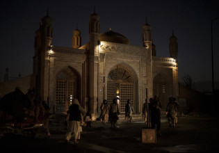 Αφγανιστάν – Το Ισλαμικό Κράτος ανέλαβε την ευθύνη για το μακελειό σε τέμενος της Καμπούλ