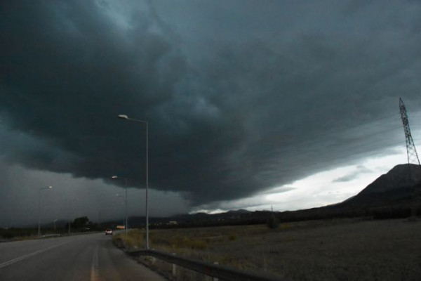 Κακοκαιρία «Μπάλλος» – «Κόκκινος» συναγερμός για ακραία φαινόμενα – Ποιες περιοχές θα επηρεάσει τις επόμενες ώρες