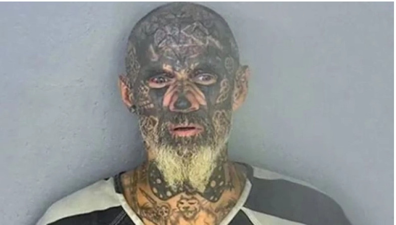 ΗΠΑ – Συνελήφθη ο «πιο τρομακτικός εγκληματίας στον κόσμο» – Έχει καλύψει με τατουάζ το πρόσωπό του