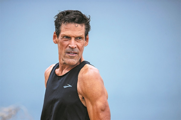 Ντιν Καρνάζης – «Τρέχοντας, μετέτρεψα τον θυμό σε αποδοχή»