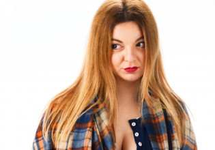 Χρύσα Κατσαρίνη – Συγκλονίζει μιλώντας για την βία που δέχτηκε από πατέρα και σύντροφο