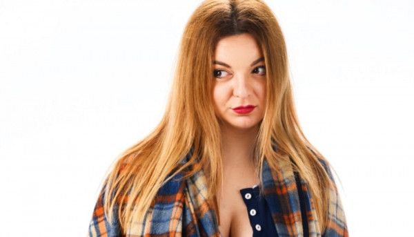 Χρύσα Κατσαρίνη – Συγκλονίζει μιλώντας για την βία που δέχτηκε από πατέρα και σύντροφο