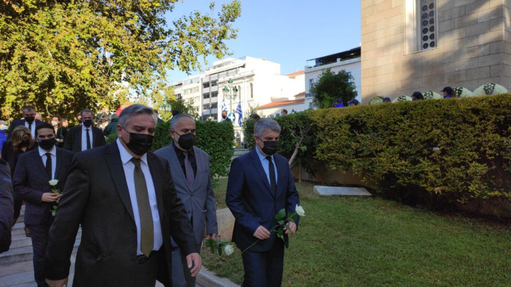 Φώφη Γεννηματά – Στη Μητρόπολη Αθηνών σύσσωμη η κοινοβουλευτική ομάδα του ΚΙΝΑΛ