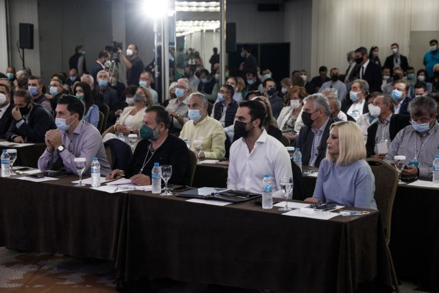 Παραμένουν στην κούρσα για την ηγεσία του ΚΙΝΑΛ Γερουλάνος και Χρηστίδης – Που αποσκοπεί η πρωτοβουλία Παπανδρέου