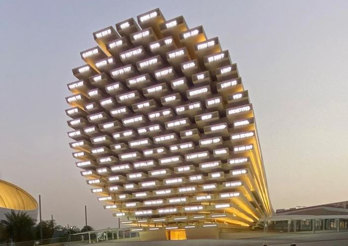 Γιγάντιος κώνος γεννά ποιήματα από τις λέξεις των επισκεπτών