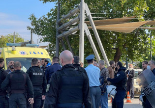 Λάρισα – Ένταση με αντιεμβολιαστές έξω από εκκλησία όπου πραγματοποιούνται εμβολιασμοί