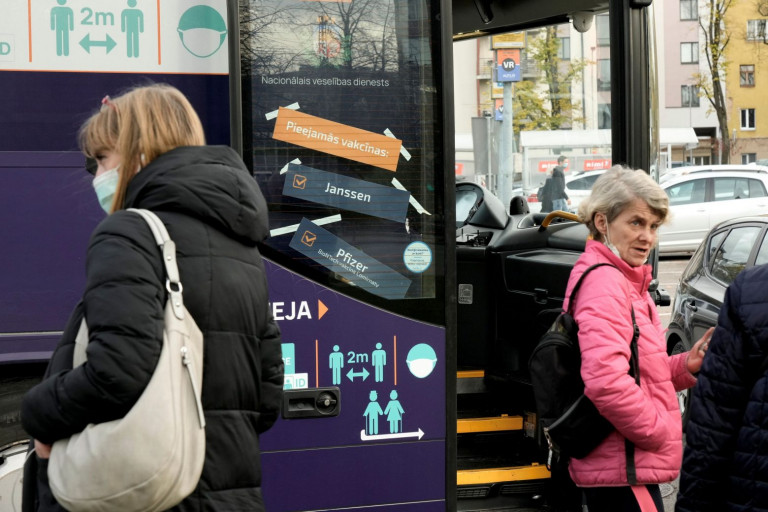 Κοροναϊός – «Καλπάζει» στην ανατολική Ευρώπη – «Πληρώνουν» τον δισταγμό για τα εμβόλια