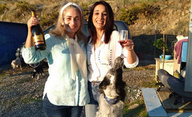 Λήμνος – Έκανε bachelor στο Φιλοζωικό Σωματείο και γέμισε με λιχουδιές αδέσποτα ζωάκια