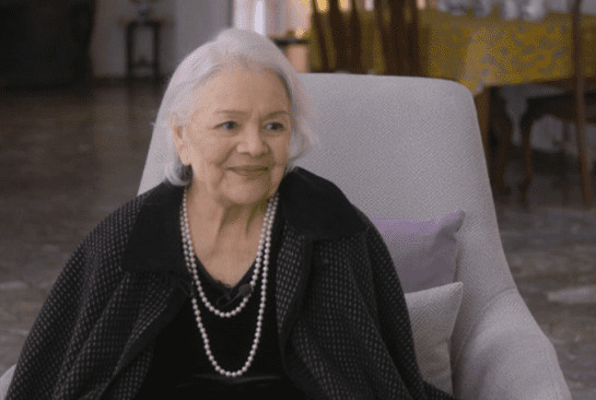 Μαίρη Λίντα - Τραγουδάει στο Γηροκομείο Αθηνών και ραγίζει καρδιές