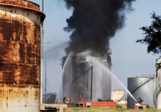 Λίβανος – Στις φλόγες δεξαμενή βενζίνης σε πετρελαϊκές εγκαταστάσεις – Φόβοι για έκρηξη