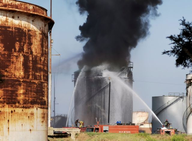 Λίβανος - Στις φλόγες δεξαμενή βενζίνης σε πετρελαϊκές εγκαταστάσεις - Φόβοι για έκρηξη