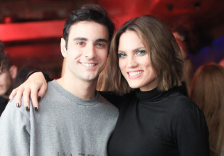 Μαίρη Συναντσάκη και Ίαν Στρατής – Νέο μέλος στην «οικογένειά τους»