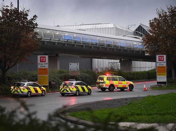Συναγερμός στο αεροδρόμιο του Μάντσεστερ – Εκκενώνεται μετά από αναφορά για ύποπτο πακέτο