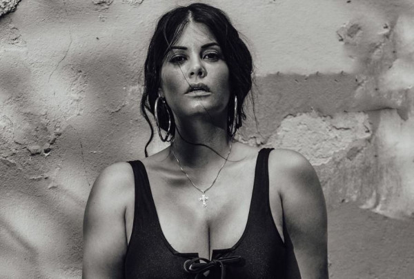 Mαρία Κορινθίου – Διαγνώστηκε με κοροναϊό ενώ ο άντρας της βρίσκεται ακόμη στο νοσοκομείο