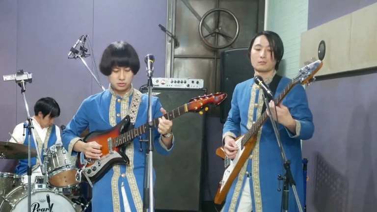 Rodehini – Ο κιθαρίστας του ιαπωνικού συγκροτήματος Pyramidos ξαναχτυπά