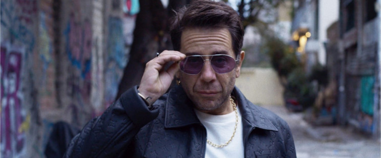 Έχετε δει τον Γιώργο Μαζωνάκη να μαγειρεύει;