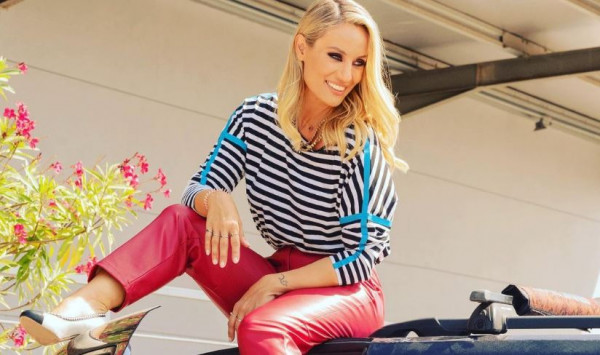 Ελεονώρα Μελέτη – Δείτε την μαμά, τη γιαγιά και την κόρη της – Τέσσερις γενιές σε φωτογραφία γενεθλίων