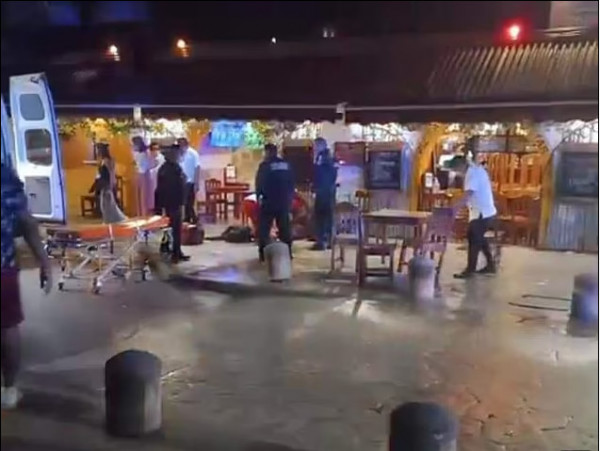 Μεξικό – 2 τουρίστες σκοτώθηκαν και 3 τραυματίστηκαν από αδέσποτες σφαίρες συμμοριών (σκληρές εικόνες)