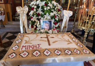 Μίκης Θεοδωράκης – Πλήθος κόσμου στο μνημόσυνο του σπουδαίου μουσικοσυνθέτη