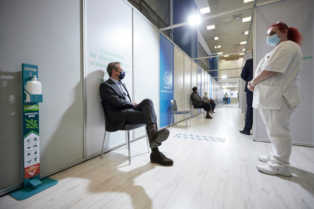 Έκανε την τρίτη δόση του εμβολίου ο Μητσοτάκης – Νέα έκκληση υπέρ του εμβολιασμού