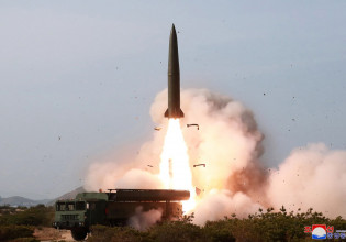 Βόρεια Κορέα – Νέα εκτόξευση πυραύλου άγνωστου τύπου – Συνεχίζει τις οπλικές δοκιμές