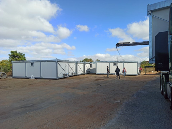 Ηράκλειο – Έφτασαν οι πρώτοι οικίσκοι – Τοποθετήθηκαν στη σεισμόπληκτη Βόνη