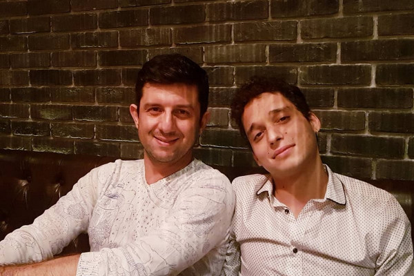 Μιχάλης Οικονόμου και Γιώργος Μακρής – Βάφτισαν τον γιο τους, Νικηφόρο