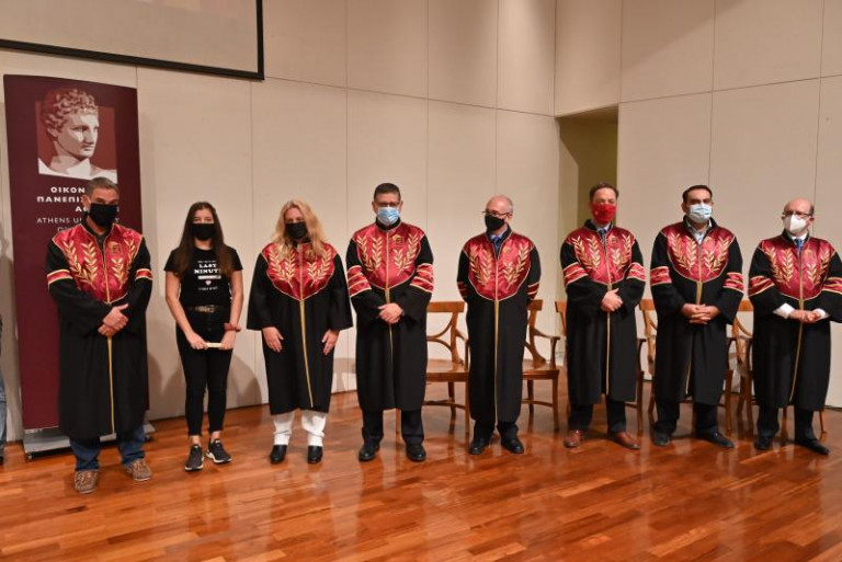 Οι φοιτητές επιστρέφουν στα αμφιθέατρα του Οικονομικού Πανεπιστημίου Αθηνών – Το «ΒΗΜΑ» και τα «ΝΕΑ» επιβραβεύουν τους αριστούχους