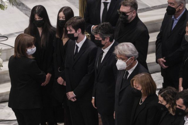 Φώφη Γεννηματά – Λύγισε η Ελλάδα με τους επικήδειους των τριών παιδιών της