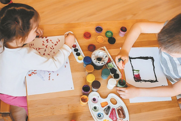 Στο γραφείο με τη μαμά από το νέο έτος – Χώροι φύλαξης παιδιών μέσα στις επιχειρήσεις