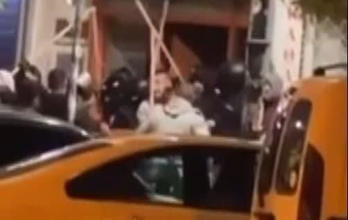 Εμφύλιος στον ΠΑΟΚ- Οπαδοί του Δικεφάλου έκαναν ντου στα «κεντρικά» Θύρας 4- Τους χώρισαν τα ΜΑΤ