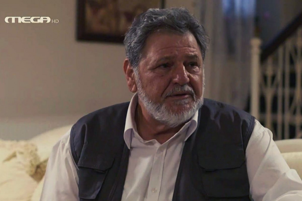 Η Γη της Ελιάς – Ο Λυκούργος δείχνει στην Ιουλία φωτογραφία του αδερφού της