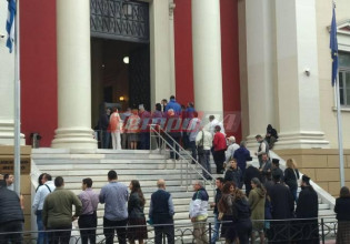 Πάτρα – Στο εδώλιο ιερέας επειδή λειτούργησε παρά τα περιοριστικά μέτρα – Συγκέντρωση υποστηρικτών του στα δικαστήρια