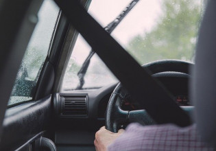 Δίπλωμα οδήγησης – Στο τιμόνι οι 17αρηδες – Όλες οι αλλαγές στα μαθήματα και στις εξετάσεις